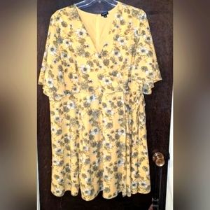Torrid Floral Print Georgette Faux Wrap Dress Yellow Size 26 Excellent Pre-owned